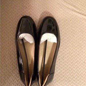 NATURALIZER black patent leather flats